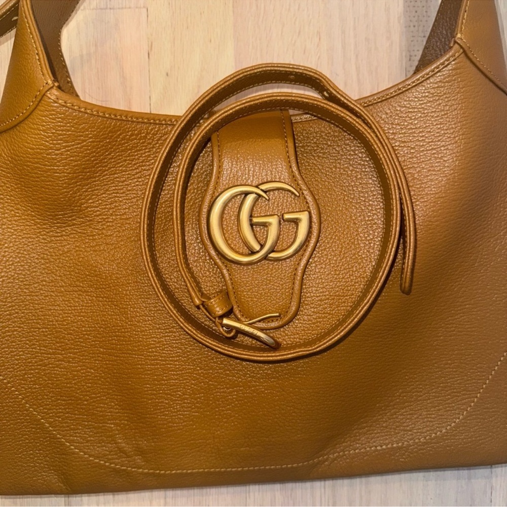Brand New Gucci Medium Aphrodite Shoulder Bag.